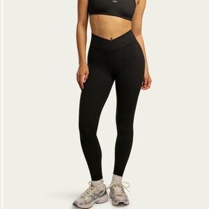 437 “The V Legging” XS in Black